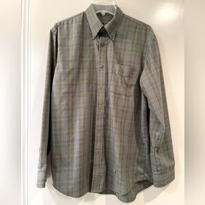 Men’s Van Heusen long sleeve plaid Dress Shirt. Size M 15-15 1/2.